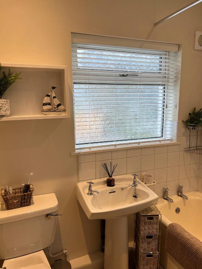 Cheerful 3 Bedroom Cottage In Central Location 앰블사이드 외부 사진